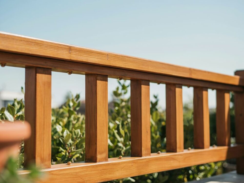 szyby szklane w balustradzie tarasu